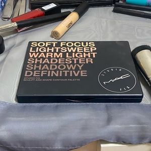 Mac STUDIO FIX SCULPT AND SHAPE CONTOUR PA…